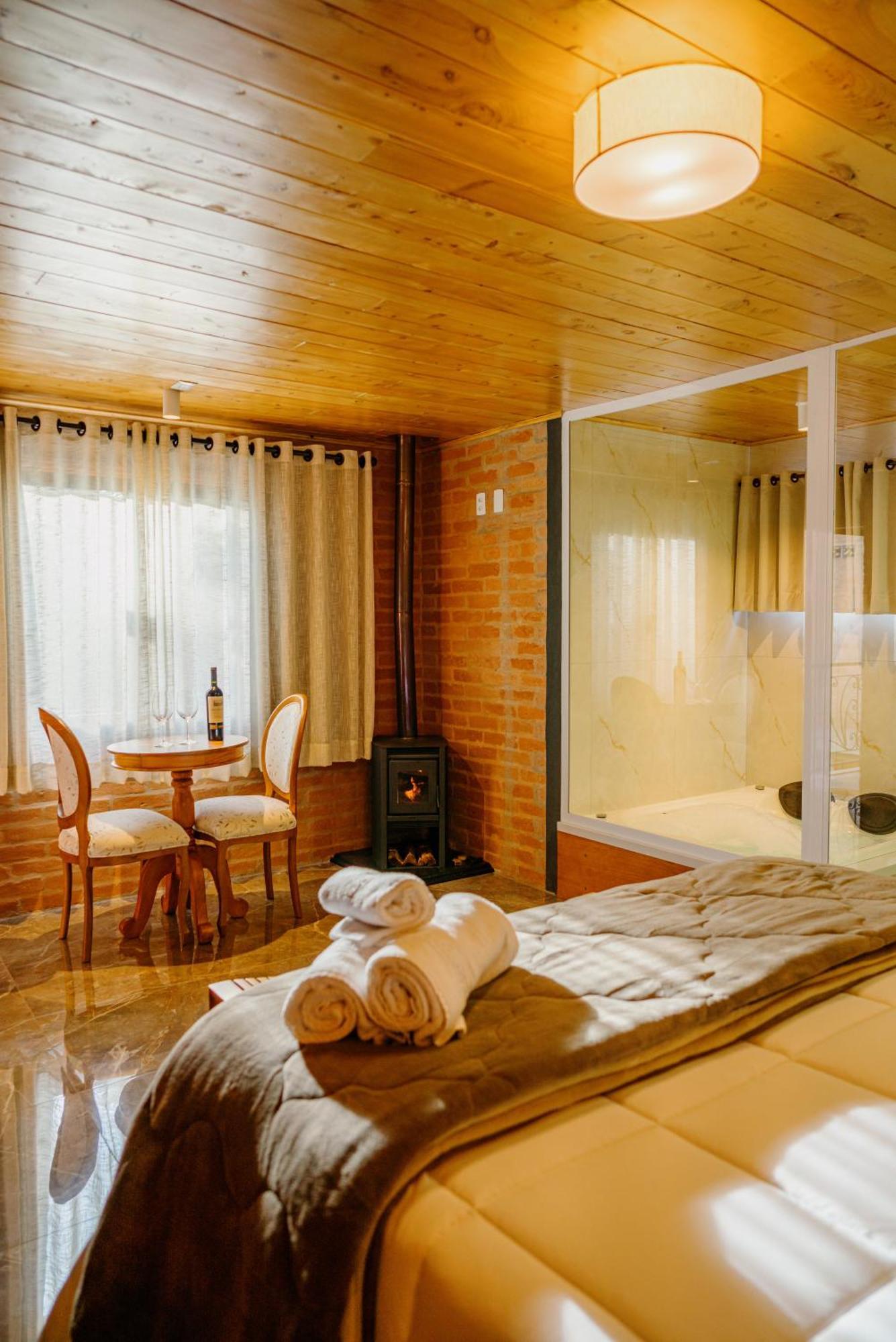 Lucca Lodge *
