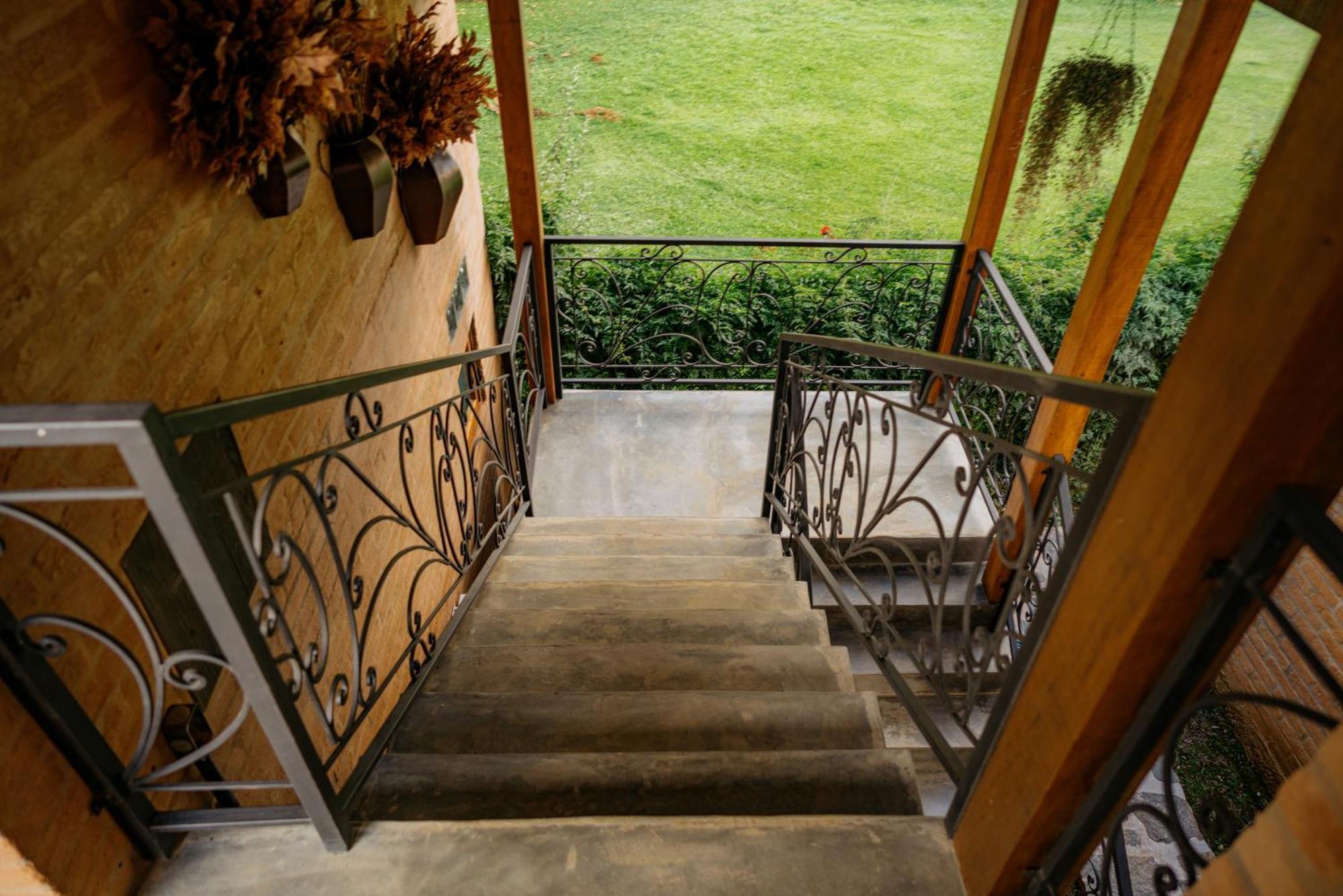 Lucca Lodge